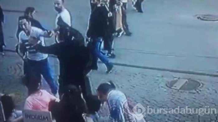 Yanındaki kadını dövdü!