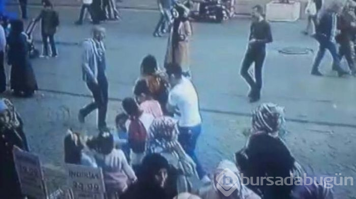 Yanındaki kadını dövdü!