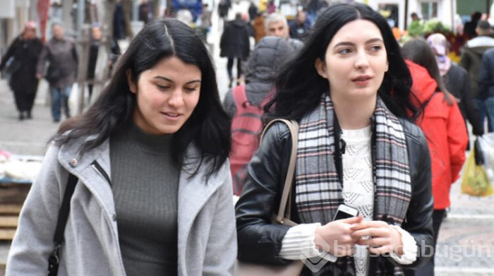 Sokak sokak gezip para saçıyorlar