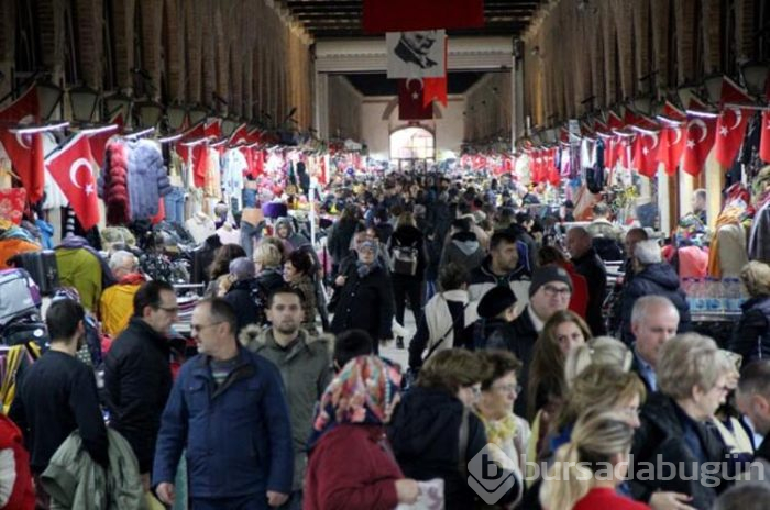 Sokak sokak gezip para saçıyorlar