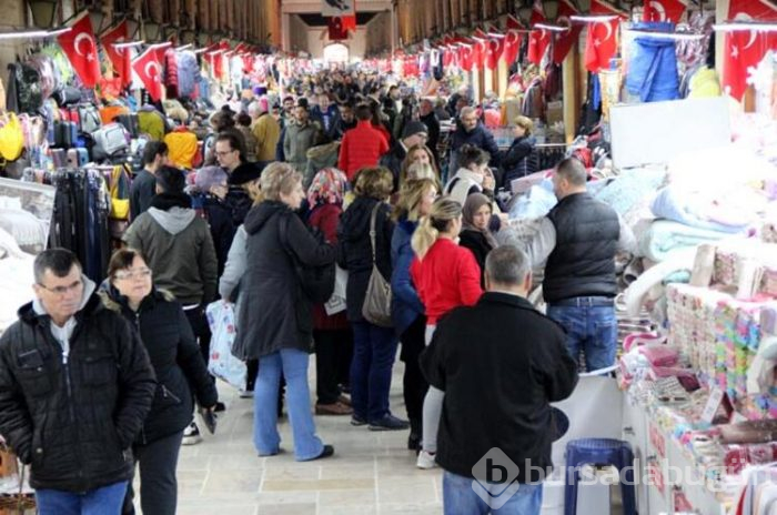Sokak sokak gezip para saçıyorlar