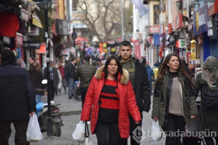 Sokak sokak gezip para saçıyorlar