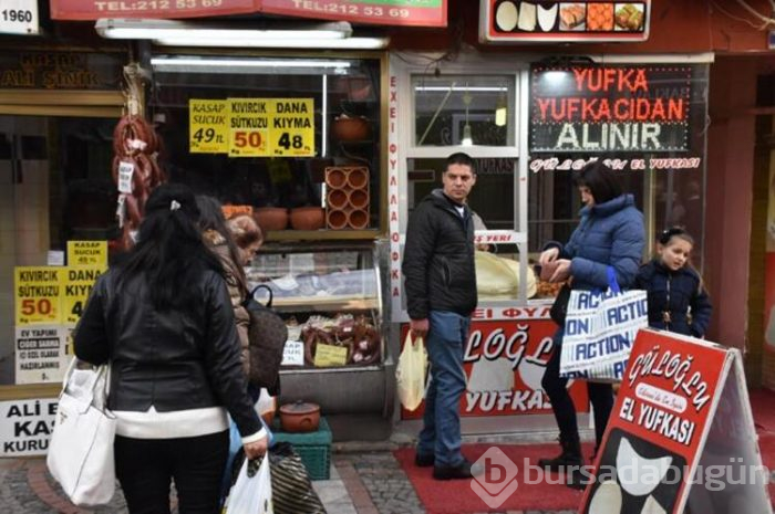 Sokak sokak gezip para saçıyorlar