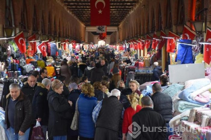 Sokak sokak gezip para saçıyorlar