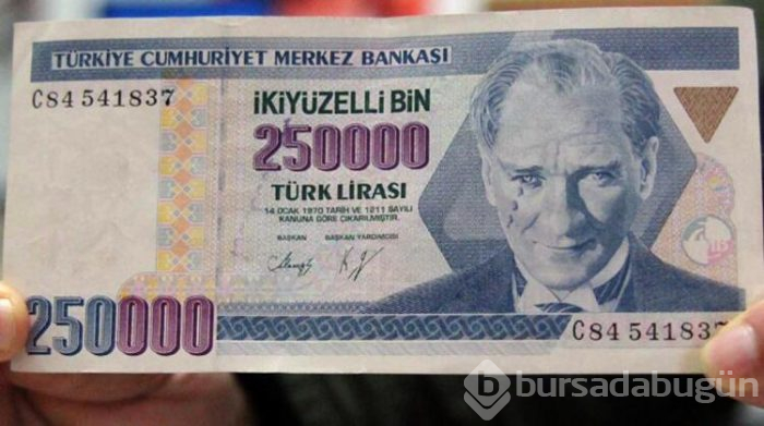 Atatürk'ün resmindeki detayı gördü ve 17 yıldır saklıyor!