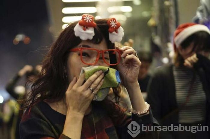Noel'de durmayıp sokağı ateşe verdiler!