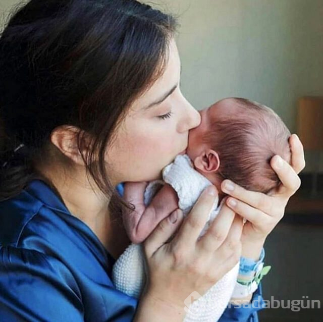 Ünlü oyuncu, oğlu ile çekilen fotoğrafını paylaştı
