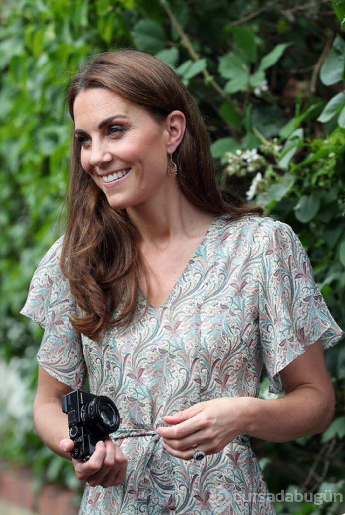 Annesiz aile pozu: Kate nerede?