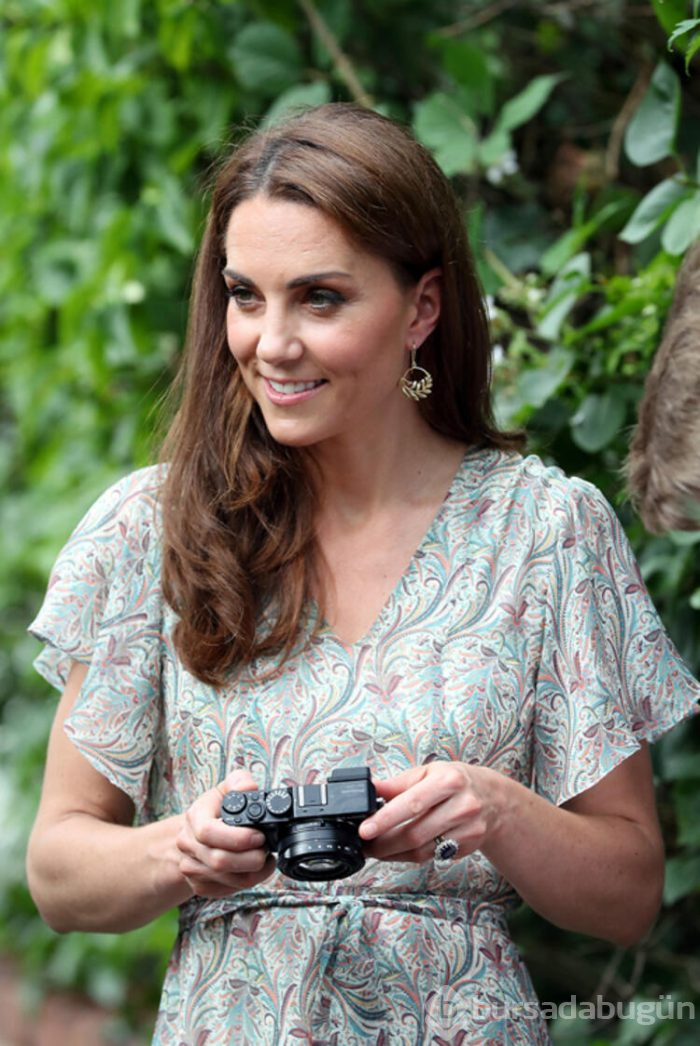 Annesiz aile pozu: Kate nerede?