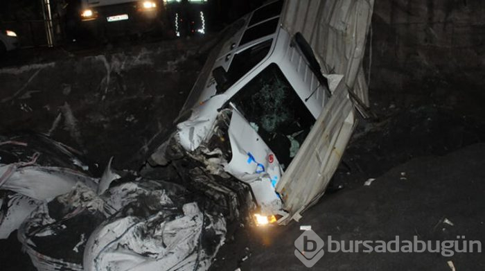 Şüpheli araç polis otosuna çarptı