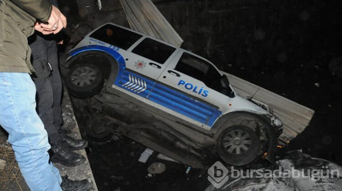 Şüpheli araç polis otosuna çarptı