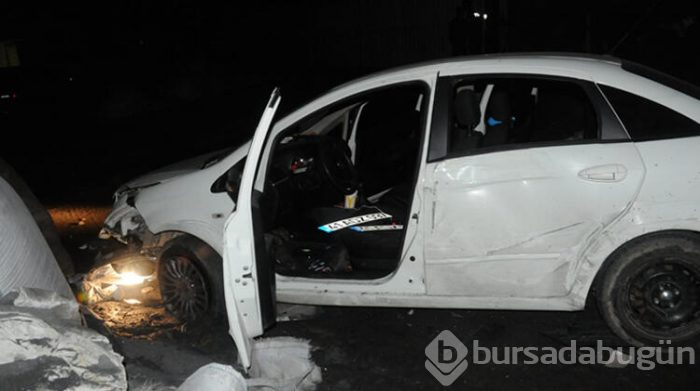 Şüpheli araç polis otosuna çarptı