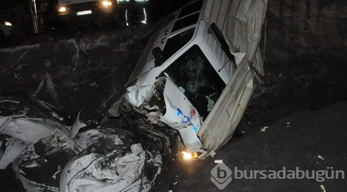 Şüpheli araç polis otosuna çarptı