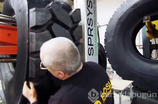 Lastiği tamir ettiler!