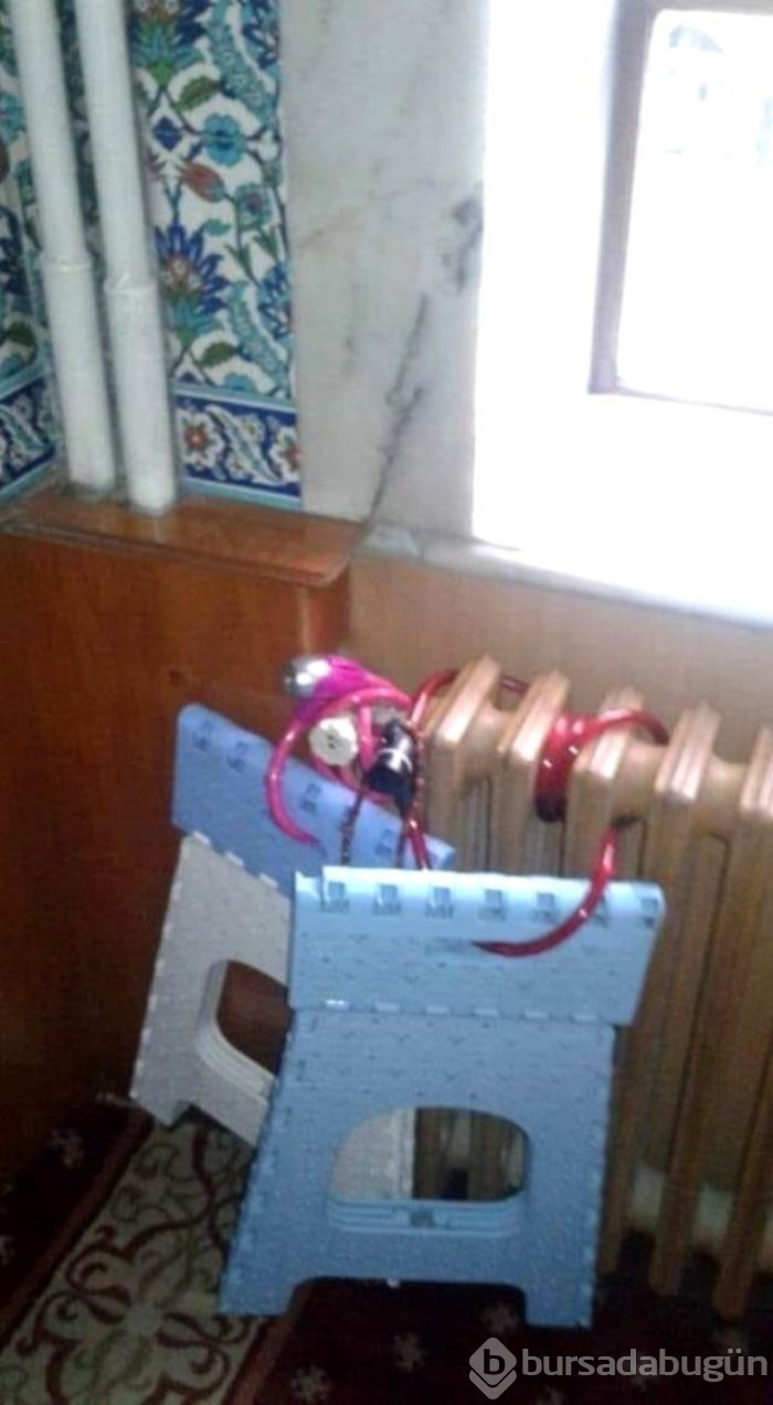 Camilerde oturakların kaldırılması sonrası cemaatin çözümü