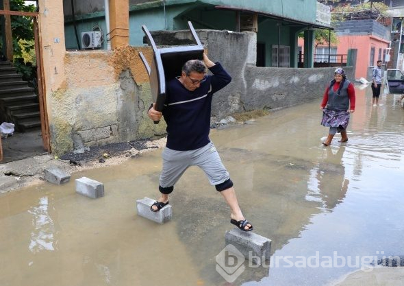 Uykuda su baskınına yakalandılar
