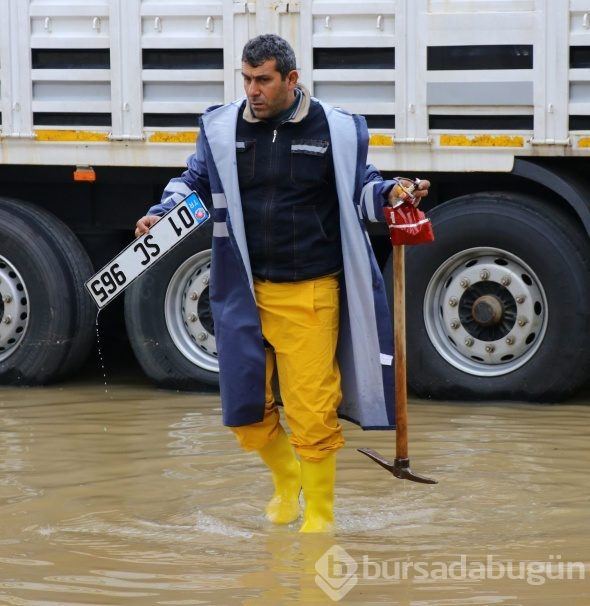 Uykuda su baskınına yakalandılar