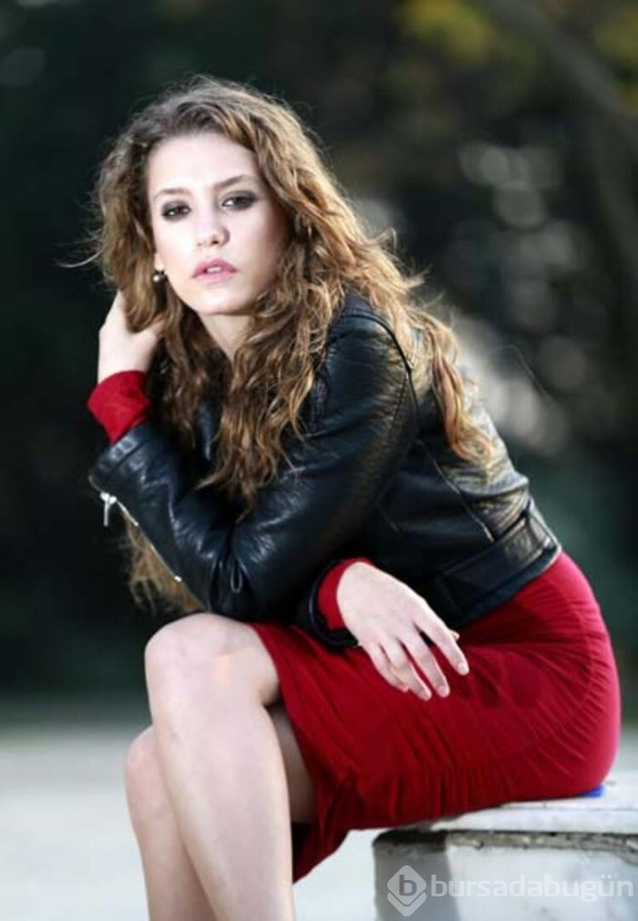 Serenay Sarıkaya yürekleri hoplattı!