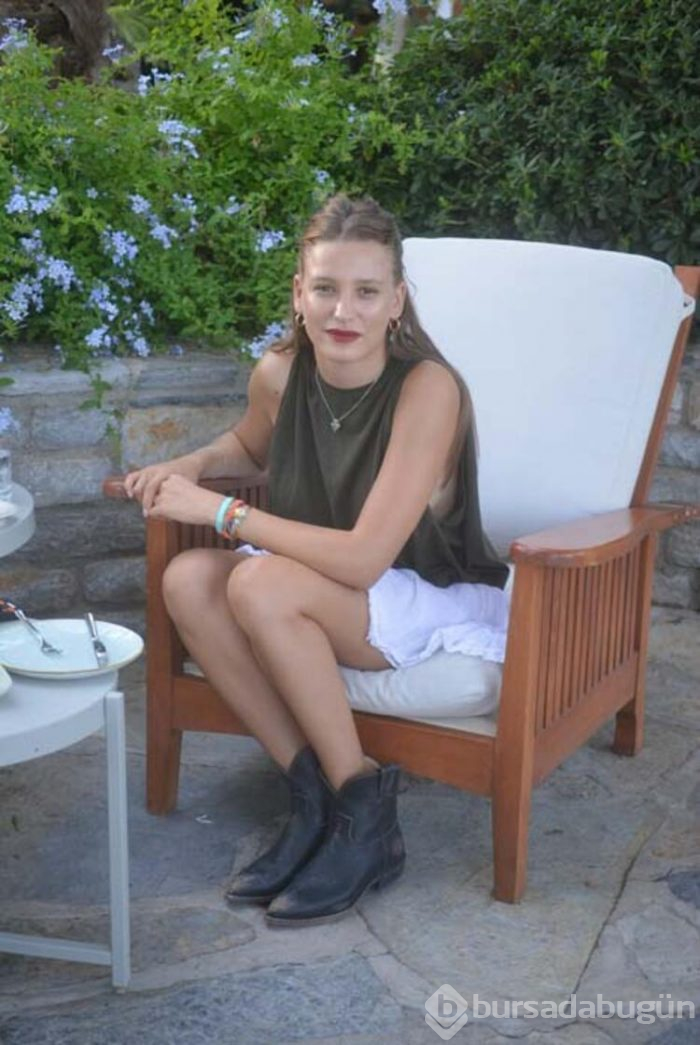 Serenay Sarıkaya yürekleri hoplattı!
