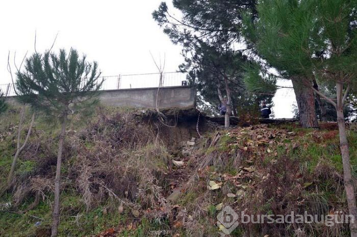 Okulun bahçe duvarı çöktü! "Tehlike henüz geçmiş değil"