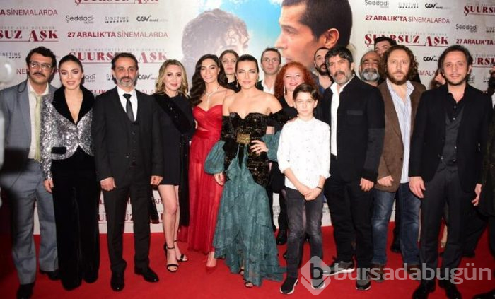 Ebru Şahin kıyafetiyle büyüledi!