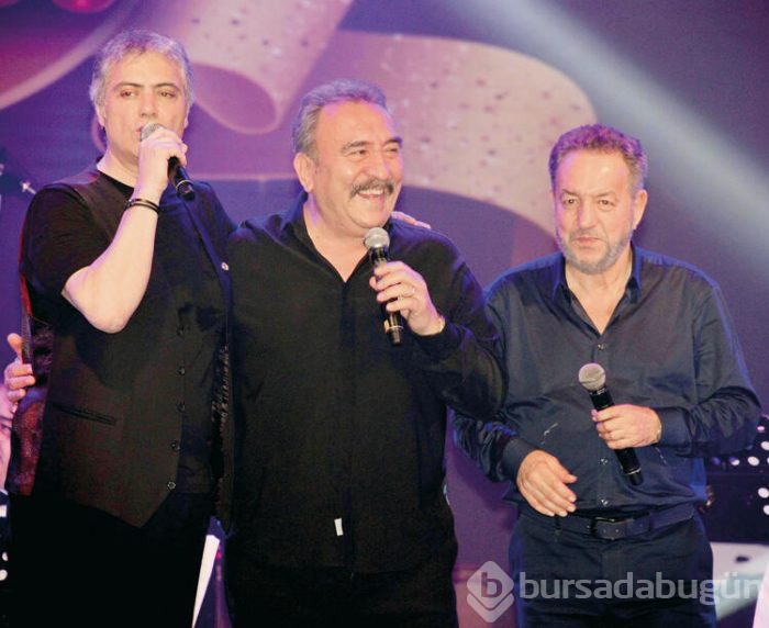 Yılbaşı sahnesinde ünlüler geçidi!