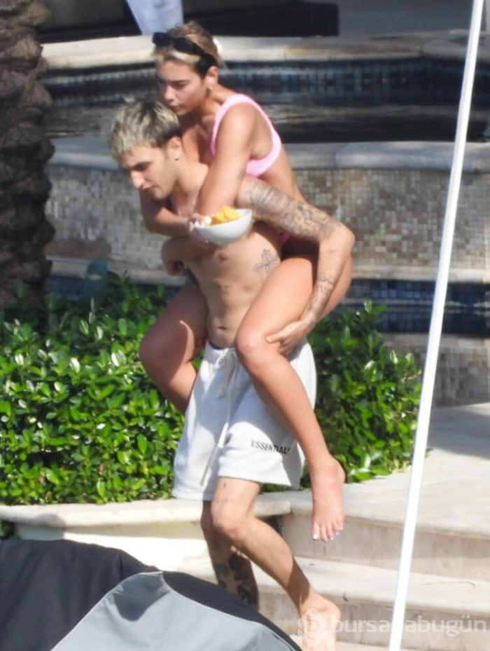 Anwar Hadid sevgilisinden ilgisini esirgemedi!