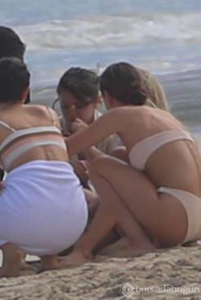 Selena Gomez'i böyle götürdüler!