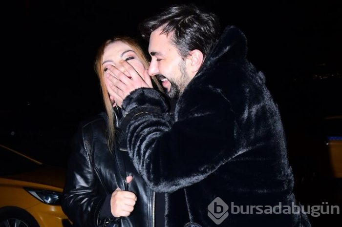 Meraklı bakışlara aldırış etmediler!