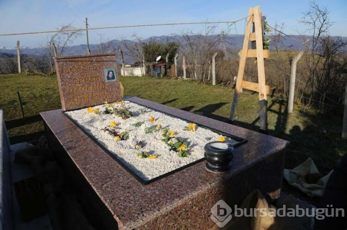 Mezar taşında dikkat çeken yazı