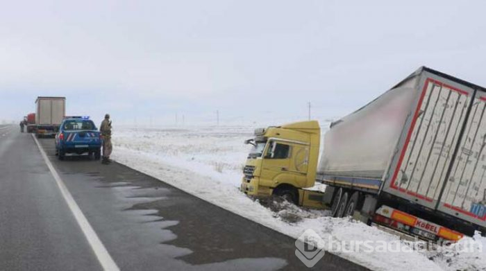 Kar ulaşımı felç etti
