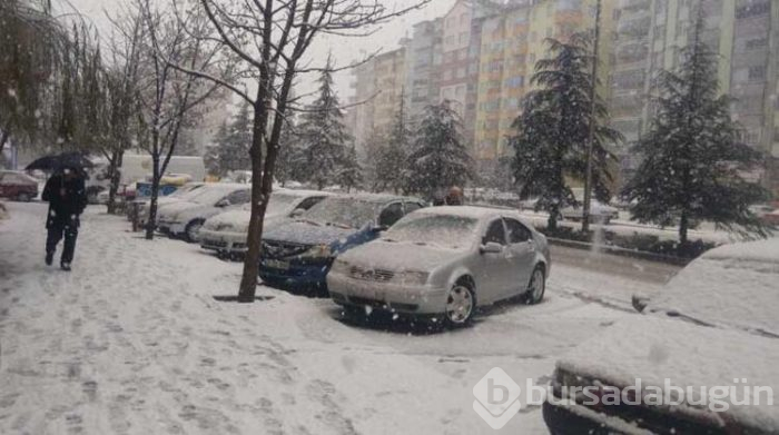 Kar ulaşımı felç etti