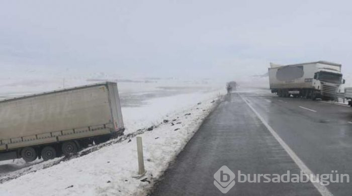 Kar ulaşımı felç etti