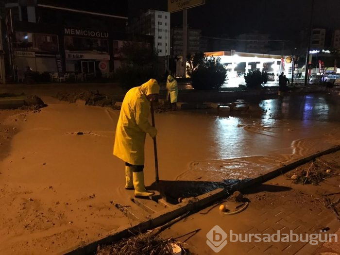 Mersin'de sağanak ve fırtınaya teslim 