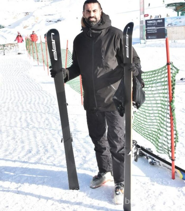 Kırık ayakla kar tatili!
