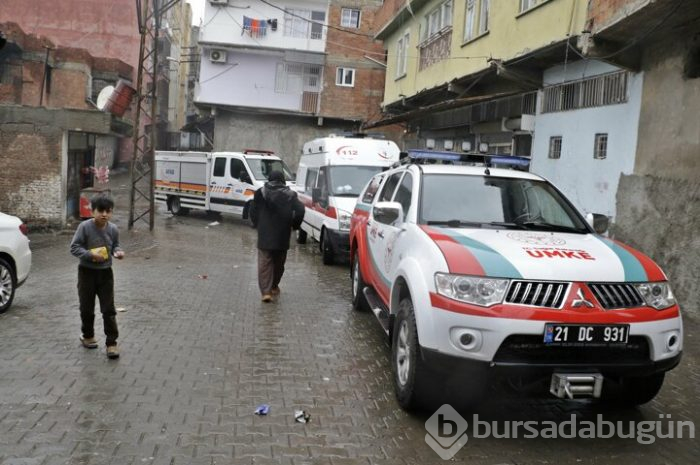 Diyarbakır'da metruk yapı çöktü