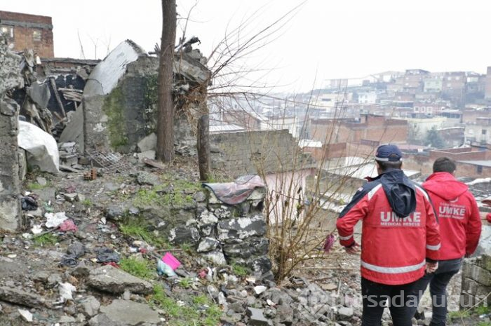Diyarbakır'da metruk yapı çöktü