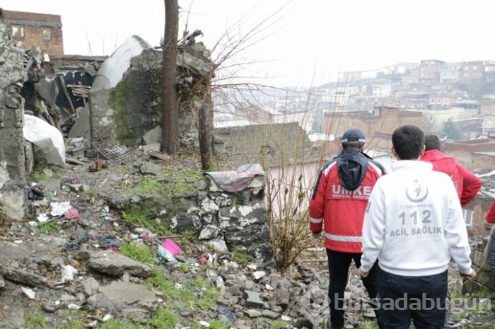 Diyarbakır'da metruk yapı çöktü