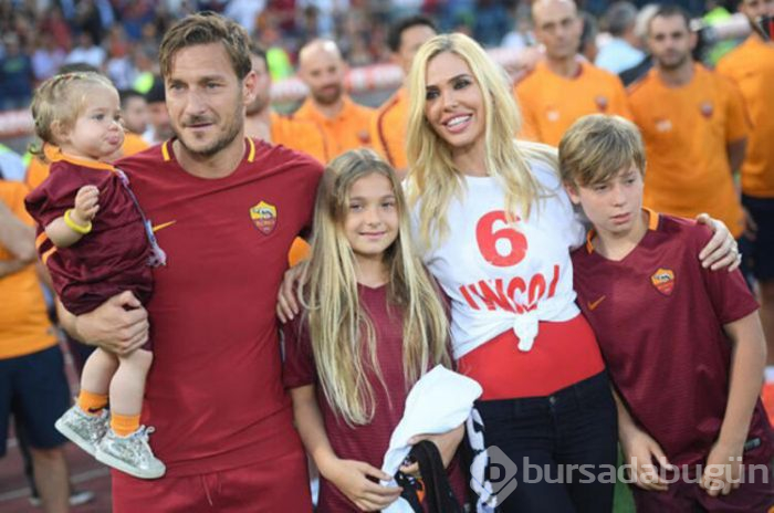 Totti'nin eşi sosyal medyayı salladı