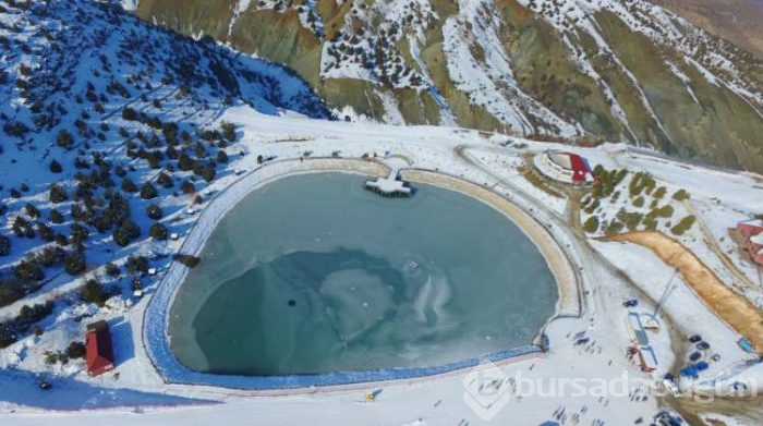 Erzincan'da donan gölden kartpostallık görüntüler