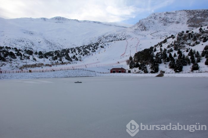 Erzincan'da donan gölden kartpostallık görüntüler