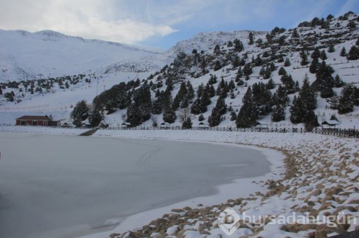 Erzincan'da donan gölden kartpostallık görüntüler