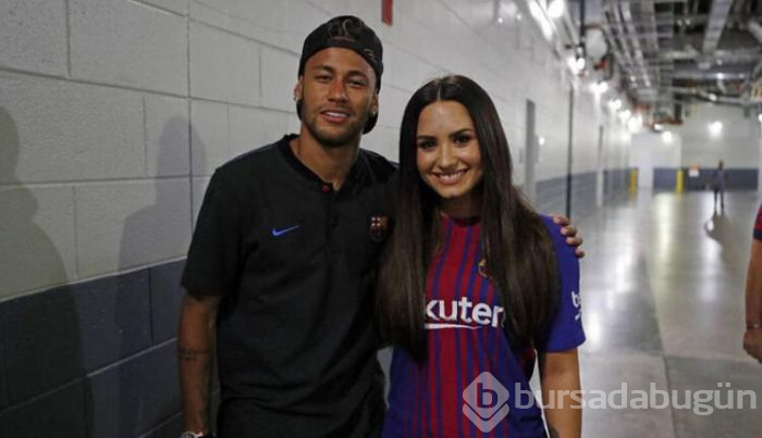 Neymar bu kez de ünlü şarkıcı Demi Lovato ile!
