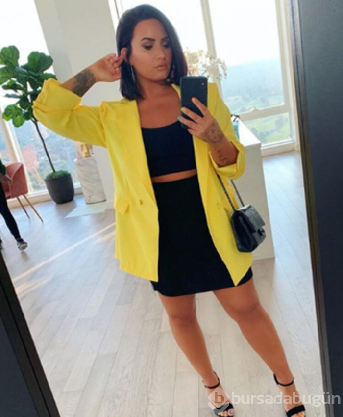 Neymar bu kez de ünlü şarkıcı Demi Lovato ile!