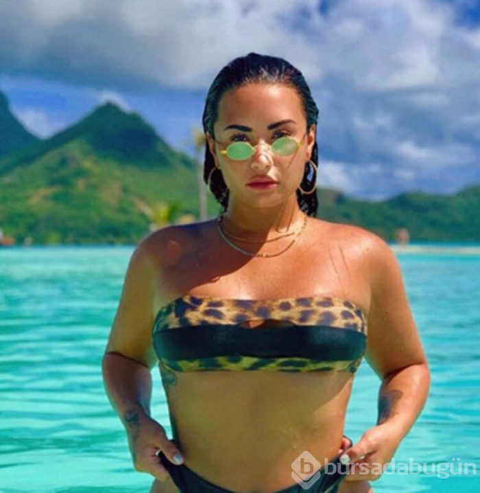Neymar bu kez de ünlü şarkıcı Demi Lovato ile!