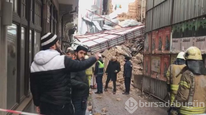 İstanbul'da bina çöktü!