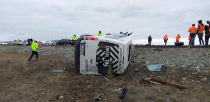 İşçi servisle otomobil kaza yaptı! 16 yaralı var...