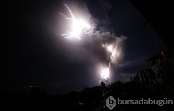 52 kez deprem oldu, insanlar tahliye ediliyor!