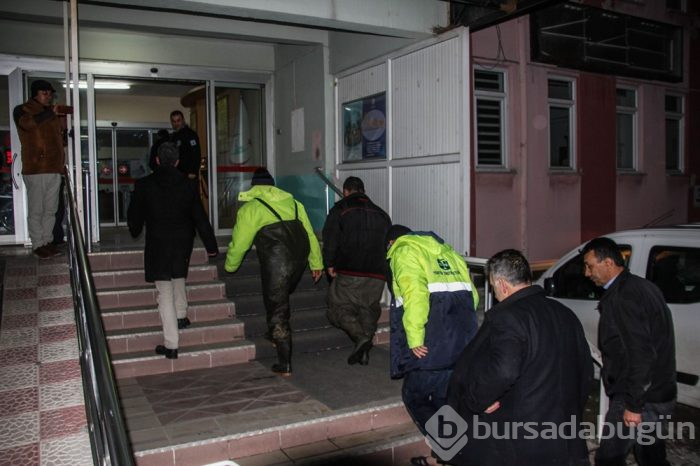 Mahsur kalan belediye başkanı ve 2 işçi kurtarıldı