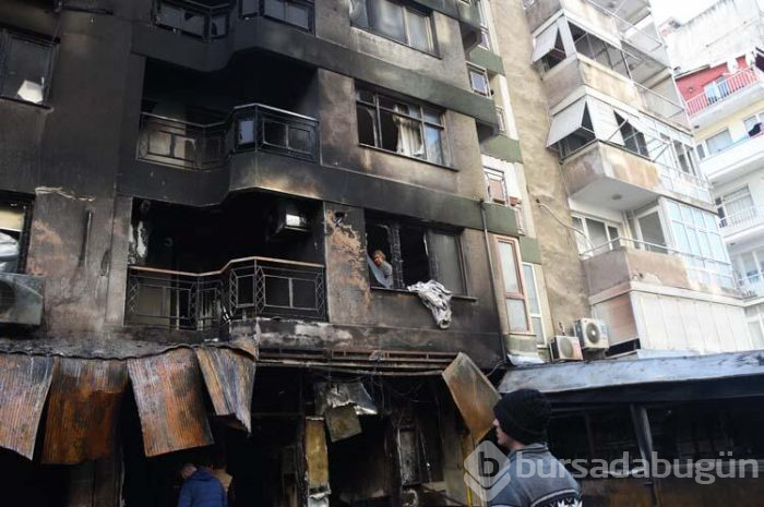 Yedi katlı bina 2 saatte böyle oldu!